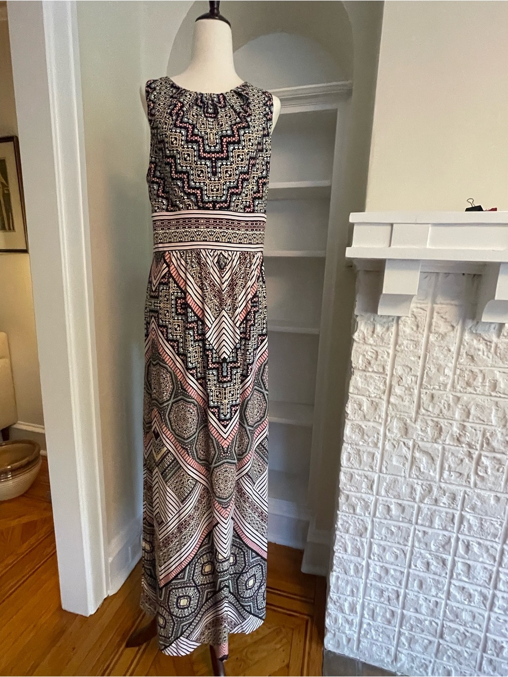 London Times Sleeveless Geo Print Maxi Dress in Black and Pink